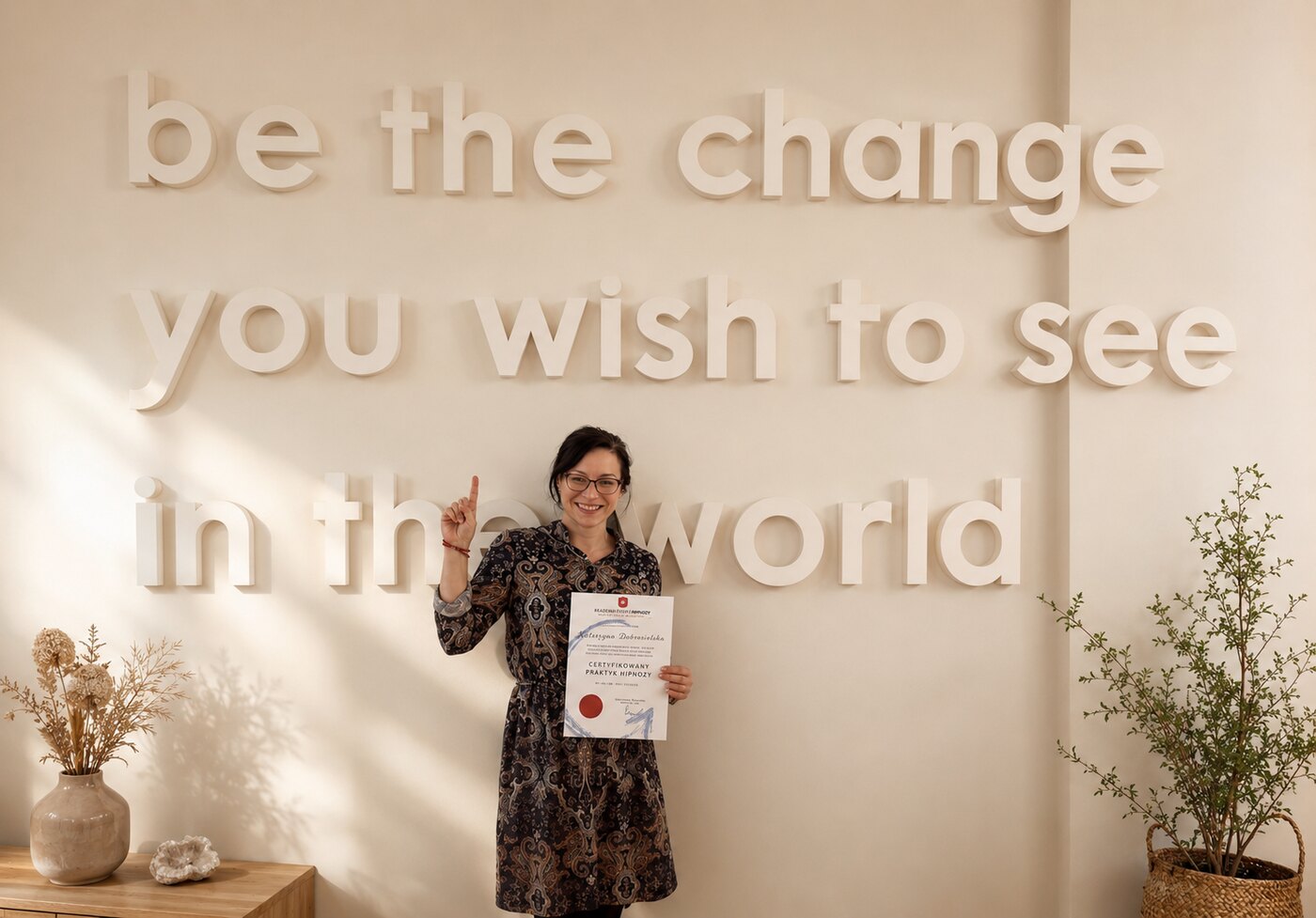Katarzyna Dobrosielska z certyfikatem — Inner Harmony Institute